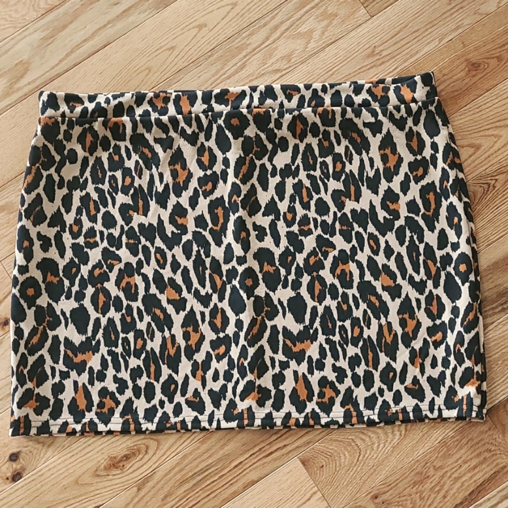 Boohoo Leopard Print Mini Skirt  Sz 20  Black/Tan/Rust.     NWOT